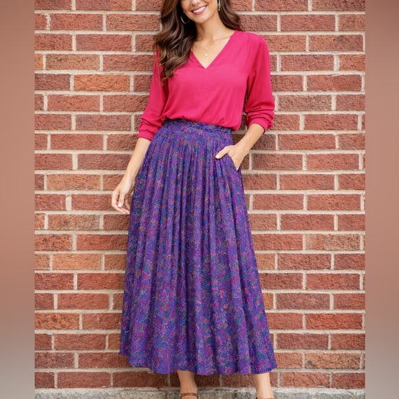 Dresses & Skirts - Vintage Elegant Paisley Midi Skirt in Purple and Pink